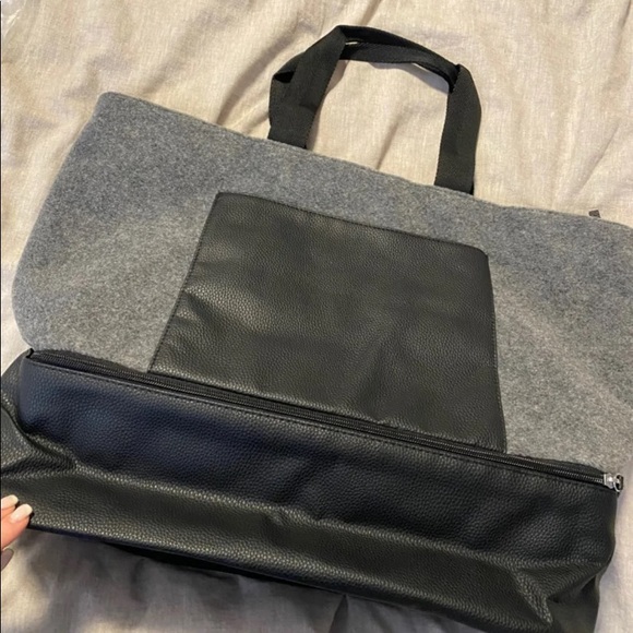Travel Tote Bag NWT - Picture 2 of 6